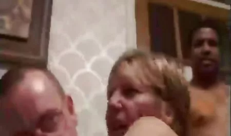 Piękny brązowy szorstki lalunie xxx głos