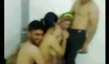Niesamowite pierwszy anal xxx lesbijki orgia w domu