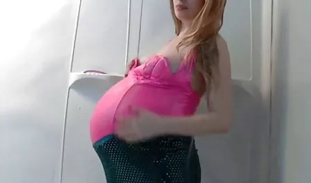 Miesiąc niunia xxx siedział w piękny mały biały penis